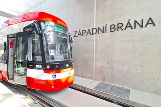 V Brně se představila nová tramvaj Škoda ForCity Smart 45T, začne najíždět zkušební kilometry - Zdopravy.cz